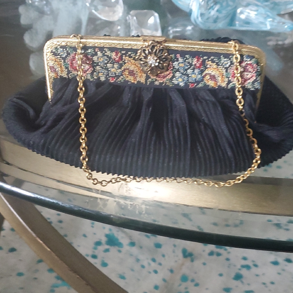 Elegant Black and Gold Chain Clutch